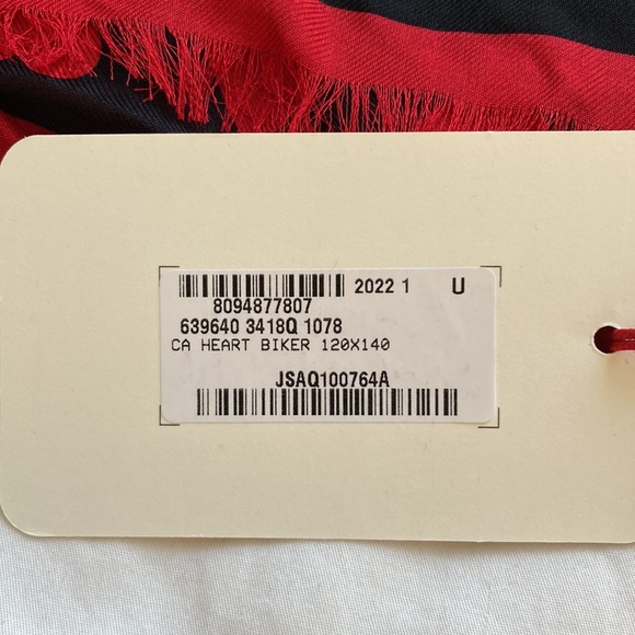 Alexander McQueen scarf. Skull and heart design. Made in Italy. - Picture 3 of 3